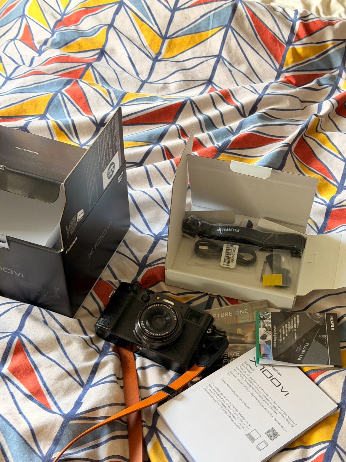 Fujifilm X100VI Black digital camera and box in immaculate condition