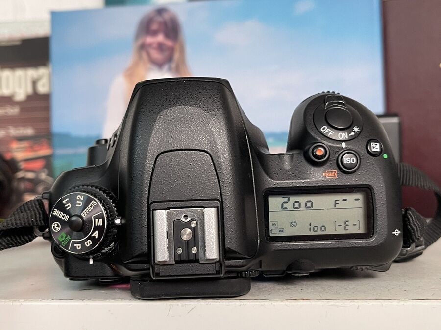 Nikon D7500 D 7500 SLR Film Camera DX SLR Camera 20.9 MP Body Near Mint Condition