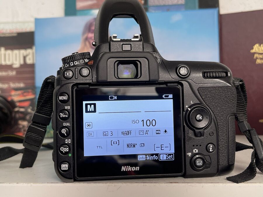 Nikon D7500 D 7500 SLR Film Camera DX SLR Camera 20.9 MP Body Near Mint Condition
